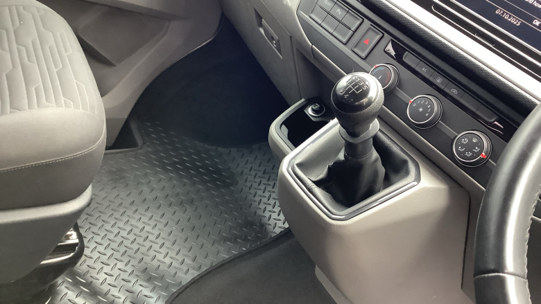 Volkswagen Transporter Shuttle T32 Swb Diesel 2.0 TDI 110PS SE Minibus